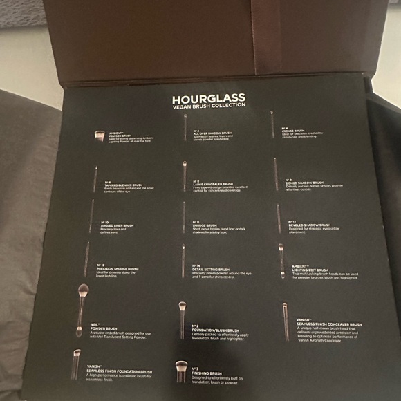 Hourglass Vegan Brush Set in Elegant Brown Packaging - Picture 2 of 6